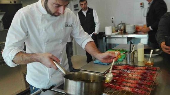 El cocinero menorquín Antoni Taltavull da el pistoletazo de salida al 6º Concurso Internacional de Cocina Creativa de la Gamba Roja de Dénia