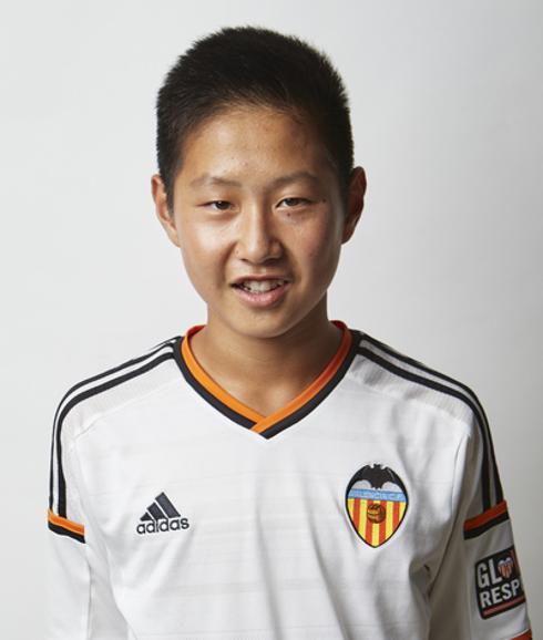 El Valencia CF renueva a Kangin Lee, la perla de la cantera, ante el interés de otros clubes