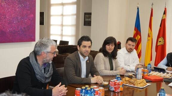 Los representantes de Compromís, PSPV y Paterna Sí Puede, durante el encuentro con los medios, ayer. :: lp