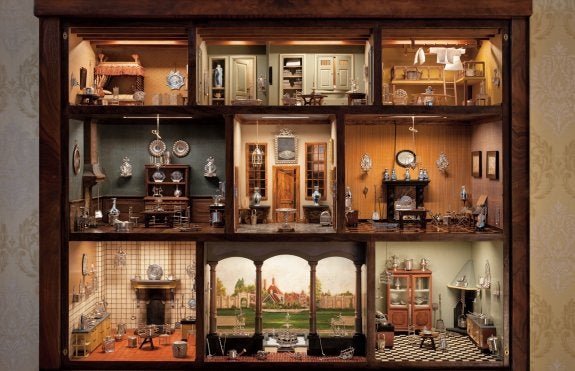 La casa de muñecas alberga 200 miniaturas de una calidad excepcional. :: r. c.