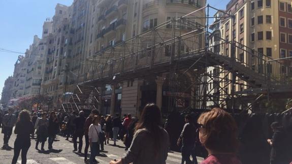 Pasarela para la Ofrenad de Flores en la plaza del Ayuntamiento de Valencia.