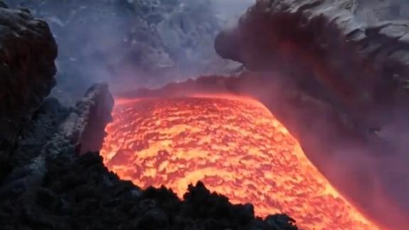 Impresionantes imágenes de las laderas del Etna llenas de lava