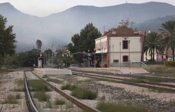 La estación de Segorbe, por la que pasa el tren a Zaragoza. :: juanjo monzó