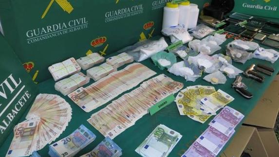 La Guardia Civil detiene a 13 personas y desmantela tres laboratorios de drogas en Villena y Alpera