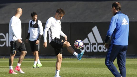 Entrenamiento del Valencia CF el pasado jueves 30 de marzo en Paterna.