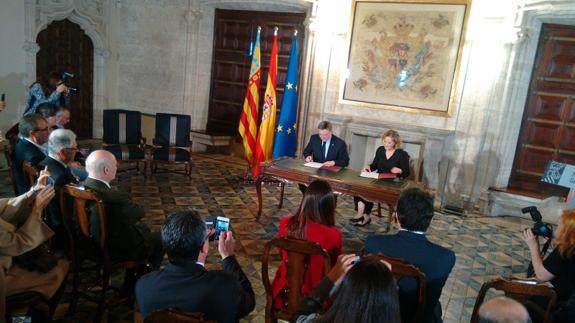 Ximo Puig en el acto de firma del convenio de colaboración con la Fundación Amancio Ortega.