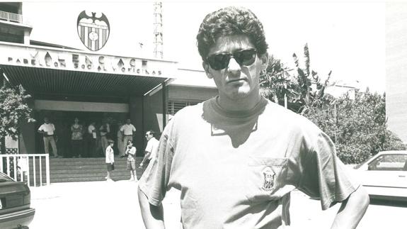 Belodedici, en las oficinas del club de Mestalla.