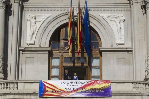 Pancarta republicana en el Ayuntamiento, en 2016. :: D. TORRES