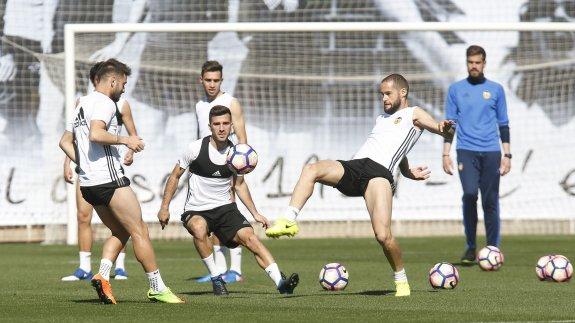 Valencia CF | Gayà apunta al Sevilla y Abdennour lo tiene muy difícil