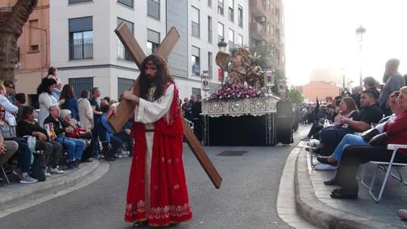 Lleno absoluto en la procesión del Santo Entierro de la Semana Santa Marinera