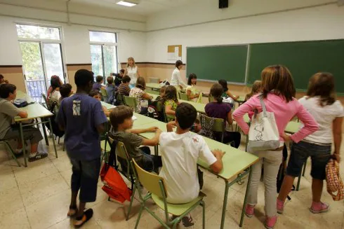 Alumnos en un aula durante el primer día del curso. :: jesús signes