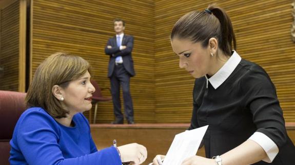 Bonig dialoga con Esteve, de Ciudadanos. 