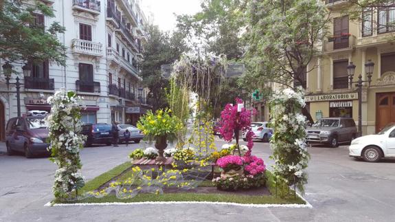 Cruz de mayo de la falla Maestro Gozalbo.