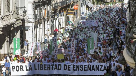 Manifestación por la libertad educativa en el centro de Valencia.