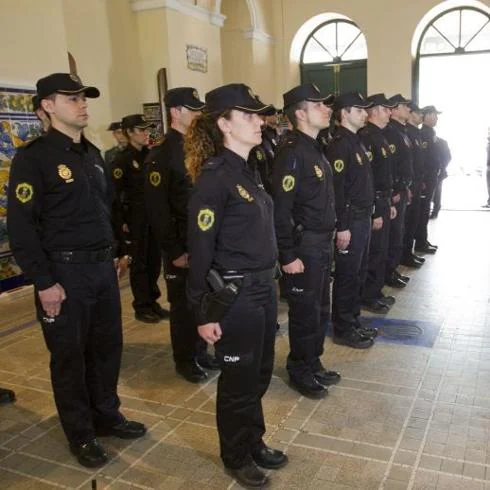 Les Corts aprueban reclamar a Interior los 80 puestos vacantes en la Policía Autonómica