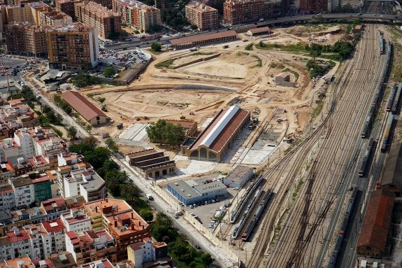 Vista aérea de las obras de la primera fase del jardín, tomada el pasado abril. :: valencia parque central