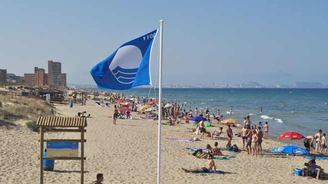 Bandera azul en las playas valencianas.