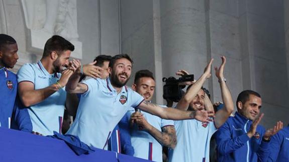 Jugadores del Levante, durante una celebración del ascenso.