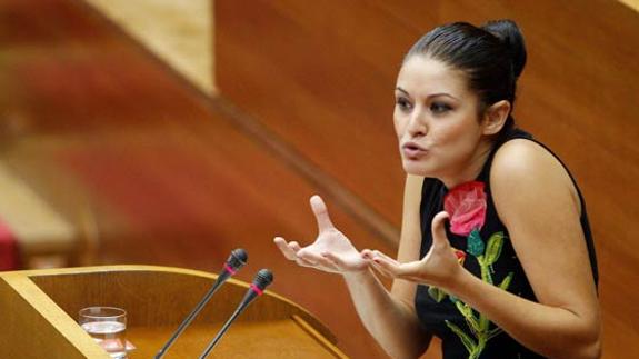 La diputada Mireia Mollà interviene en Les Corts, en una imagen de archivo.