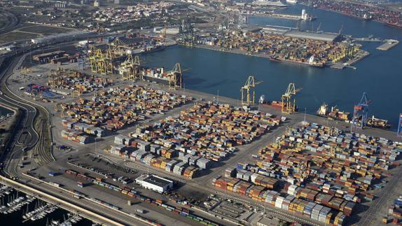 CEV exige a la estiba la paralización de la «huelga encubierta» que está ralentizando los ritmos en puertos valencianos