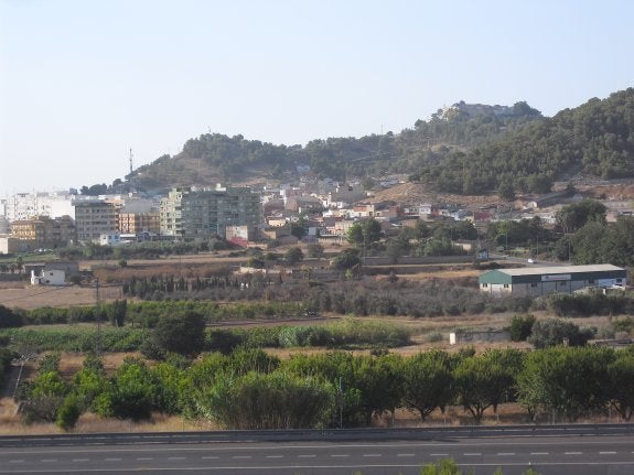 Minifundio en la huerta  vieja de Llíria, cercana al  casco urbano. :: v. lladró