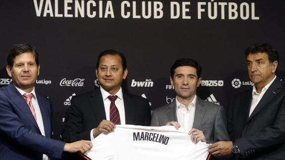 De izquierda a derecha: Mateo Alemany, Anil Murthy, Marcelino y Alesanco.