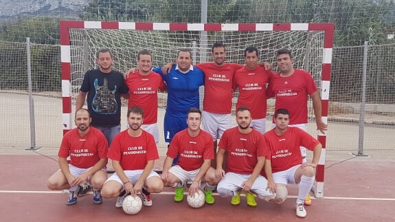 Los jugadores del equipo de Bar Cal Nay del municipio de Beniarbeig. :: LP