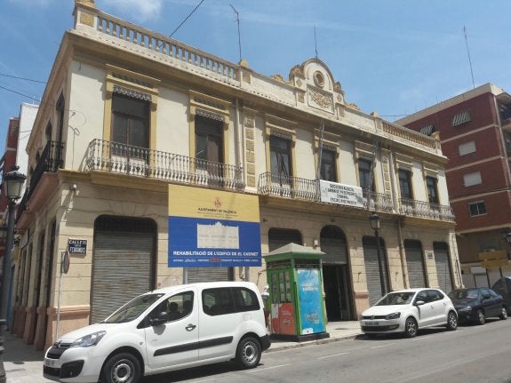 Sede del Casinet, en la calle Pintor Ferrandis. :: lp