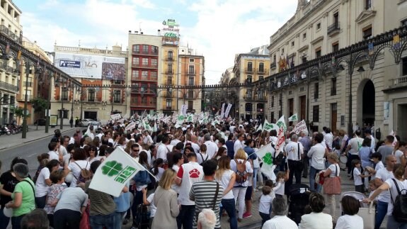 ALCOY PROTESTA POR EL RECORTE DE AULAS