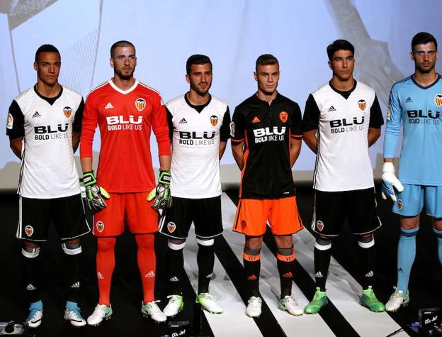 Presentación de las nuevas camisetas del Valencia CF.