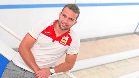 César Sempere, en la galería del dau del trinquet de Pleayo