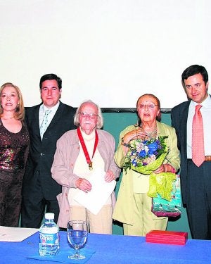Salvador Soria (centro), cuando fue nombrado Hijo Adoptivo::                             LP