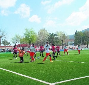 Un instante del partido de fútbol femenino. ::
C.G.