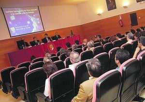 Asistentes ayer a la inauguración del centro.
:: C.RODRÍGUEZ