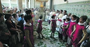 El Patriarca recupera las danzas que los niños ofrecían ante el Santísimo