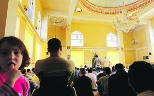 El centenar de mezquitas valencianas están saturadas pese a triplicarse en ocho años