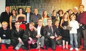 Tradicional foto de familia de los premiados en esta edición de la Mostra. ::                             SIGNES