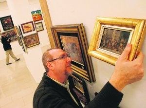 Piezas que se exponen en el Círculo de Bellas Artes de Valencia y que se subastarán el próximo 4 de enero. :: IRENE MARSILLA