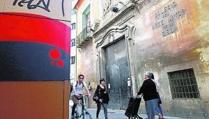 Se buscan mecenas para salvar el Colegio de la Seda