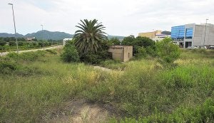 Terrenos del polígono de Ròtova donde se prevé instalar la planta de  transferencia. ::
J.R.