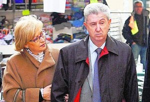 Vicente Sanz es acompañado por su esposa, la diputada Esther Franco, a declarar. ::                             IRENE MARSILLA