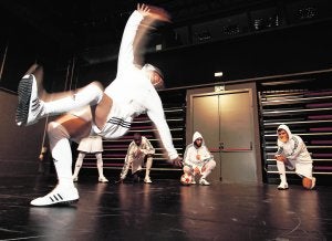Los artistas, ayer, en el ensayo. :: CARLOS RODRÍGUEZ