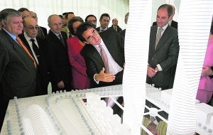 Calatrava muestra el proyecto de sus rascacielos en la Ciudad de las Artes. ::
JESÚS SIGNES