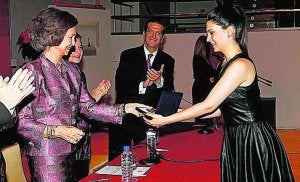 La Reina entrega el premio BMW de Pintura