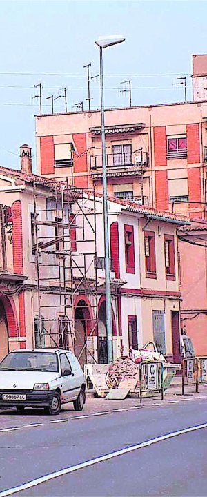 Una vivienda en obras en el casco histórico de Nules. ::
LP