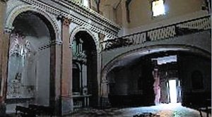 Nave central del templo de la iglesia de Vall de Almonacid, con escombros. ::
LP