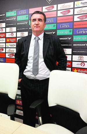Jesús Jiménez presenta su renuncia ante el notario