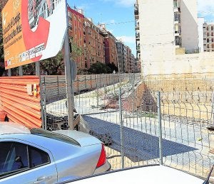 Solar del polideportivo de Nou Moles. ::
JUANJO MONZÓ