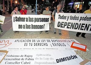 Protesta contra el Consell y en favor de la aplicación de la Ley de Dependencia celebrada el pasado mes en Alicante. ::                             C. RODRÍGUEZ