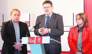 Orengo, Puig y García, ayer, en un acto en la sede del PSPV en la calle Blanquerías. ::                             LP